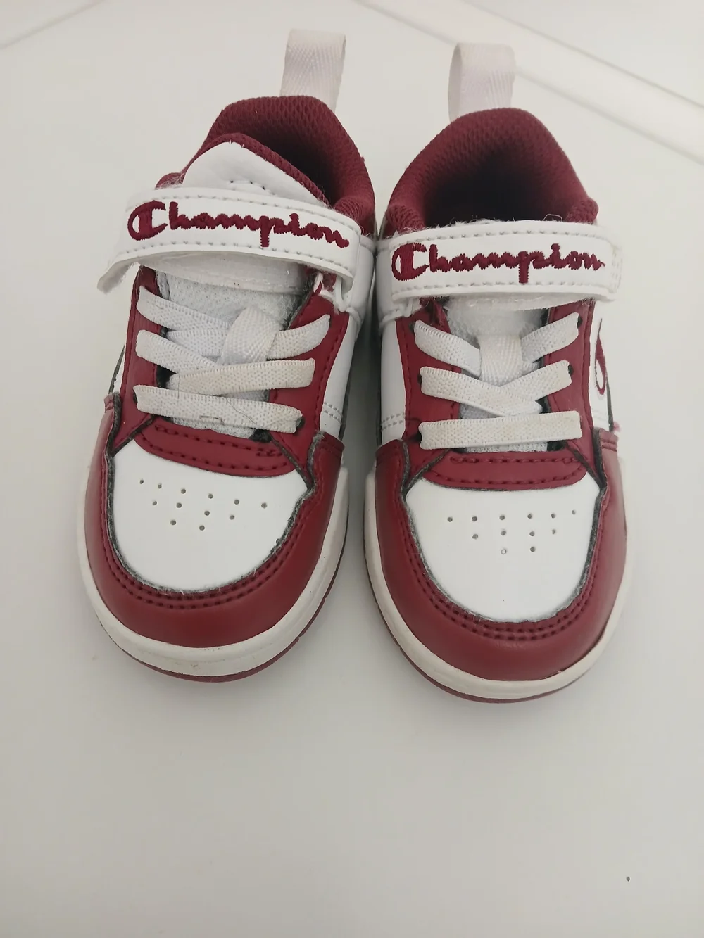 Champion toddlers White and Red Low-Top Sneakers